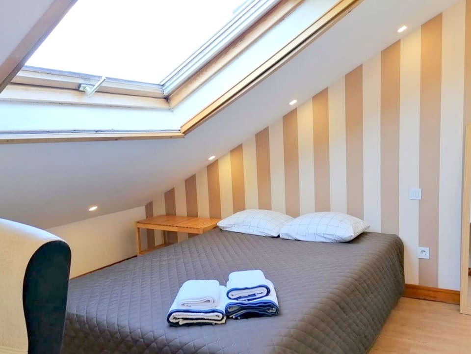 Comfortable Bed. Bed size: 140x200 cm. Sheets and towels are changed weekly