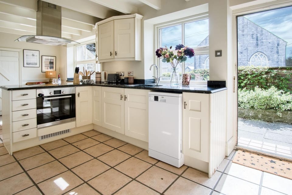Fern Cottage - 2 Bedroom Cottage - St. Florence (25123)