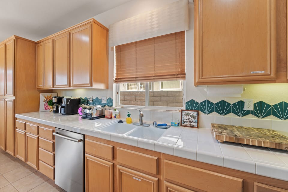 Large chefs kitchen with everything you need