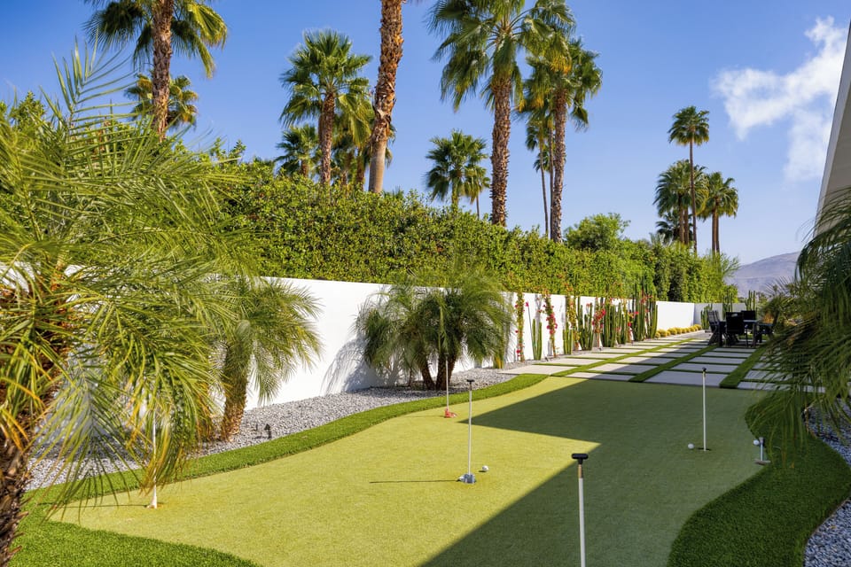 Putting green.
