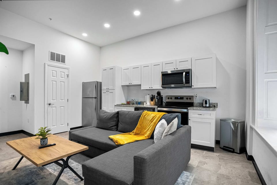 Living and kitchen area 
