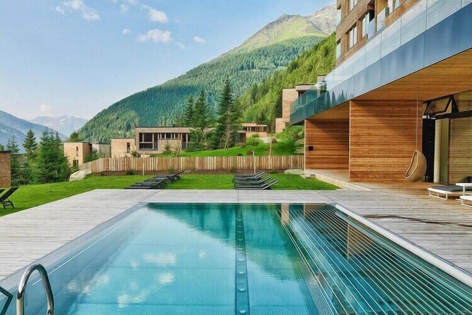 Holiday Home Swimming Pool