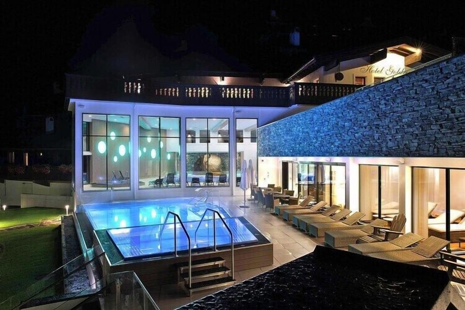 Holiday Home Swimming Pool