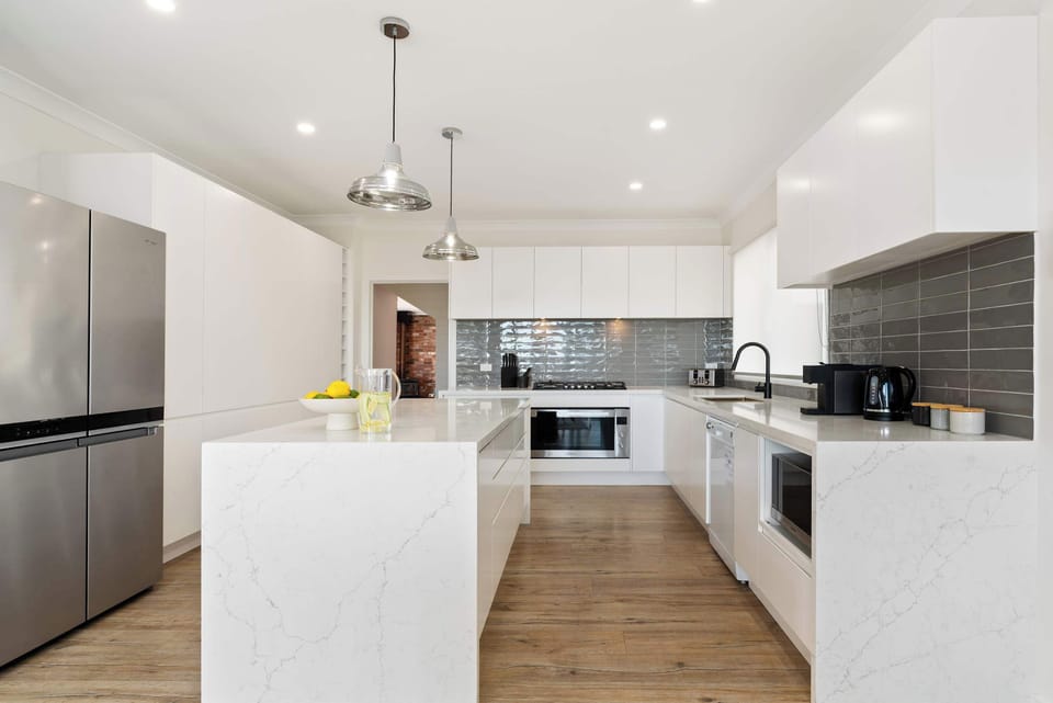 Full, modern kitchen with all appliances and cooking amenities