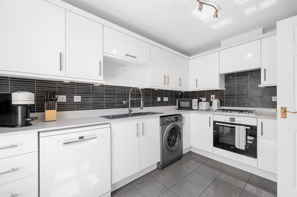 Fully kitted kitchen with everything you need to cook up a storm or just grab a morning coffee