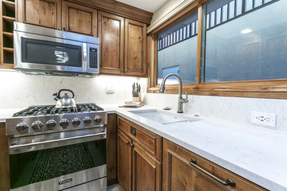 Fully equipped kitchen