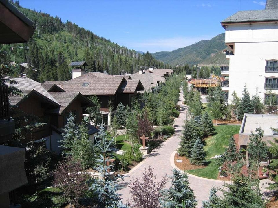 Antlers Exterior - Lionshead Village