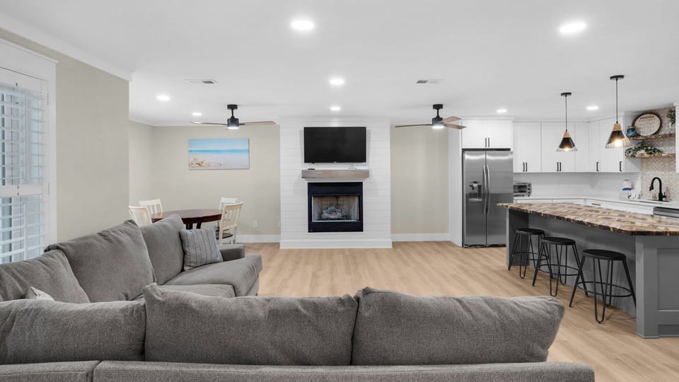 18 Initial Ln: Living area