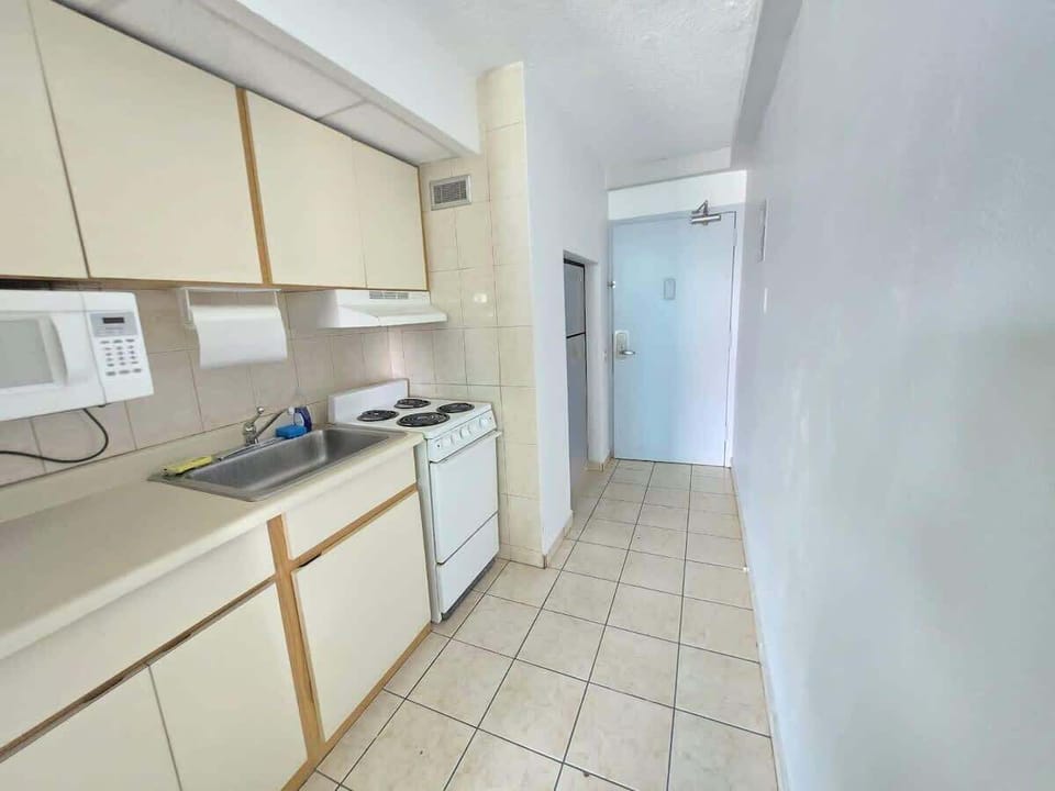 Kitchen – Compact and fully equipped, this cozy kitchen has everything you need to whip up island-inspired meals during your stay.