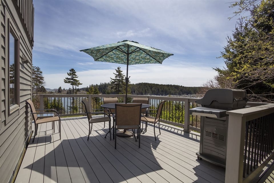 Rental of Halcyon Point includes both cottages on the property