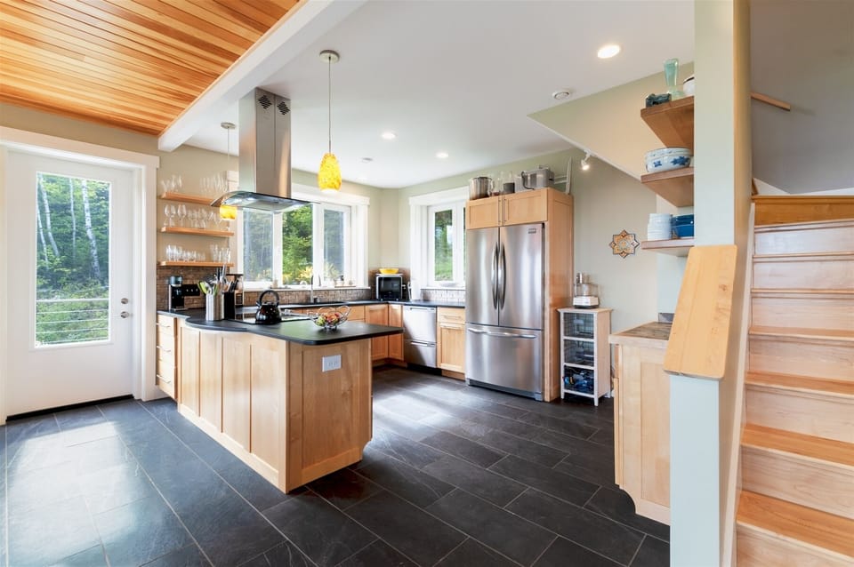 Well-equipped Kitchen with modern appliances