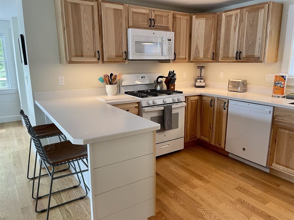 Kitchen with counter seating