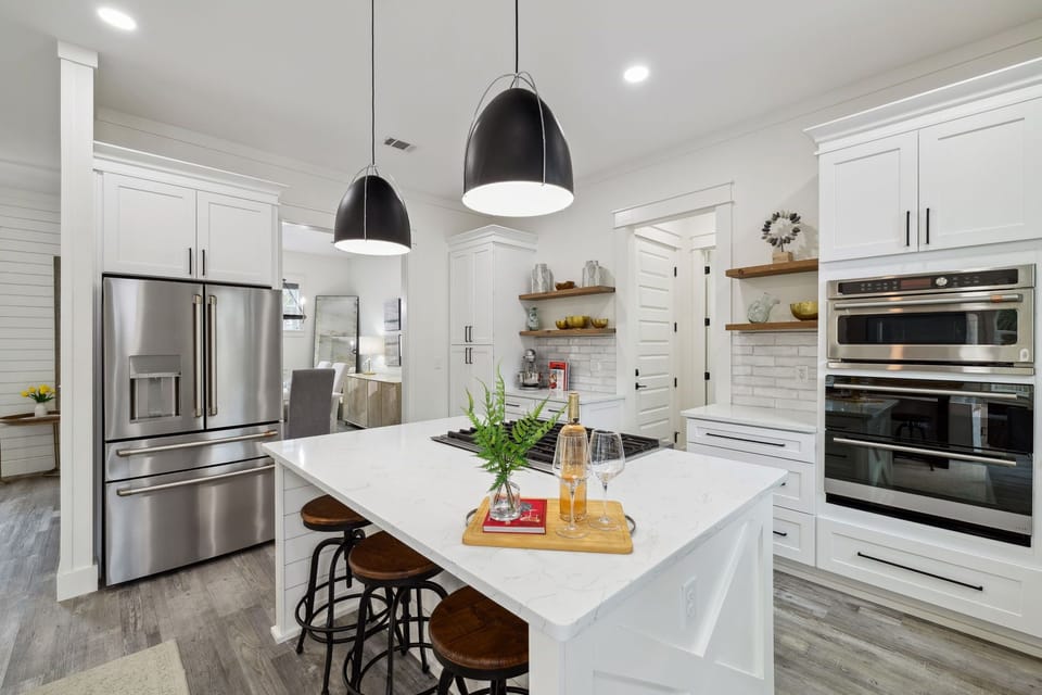 Fully Equipped Kitchen with Stainless Steel Appliances!