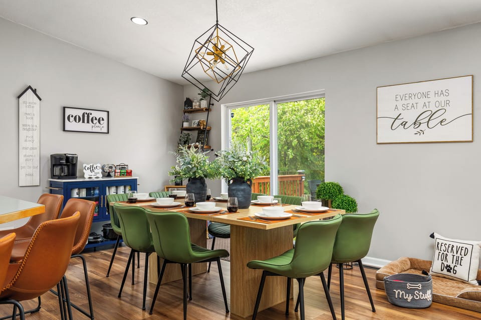 Dining room that comfortably seats 8!
