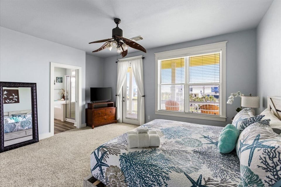 Plenty of space for a crib or kids to play in the primary suite.