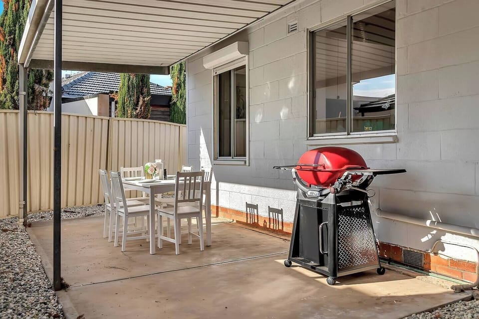 Dine alfresco on the covered patio with a sizzling BBQ—perfect for laid-back meals in the fresh air.