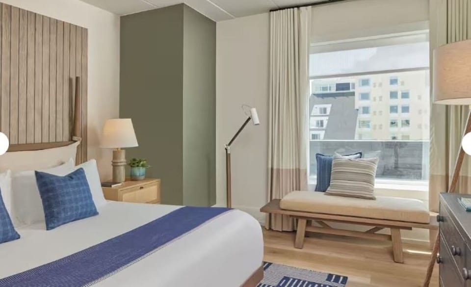 Unit with 1 king size bed