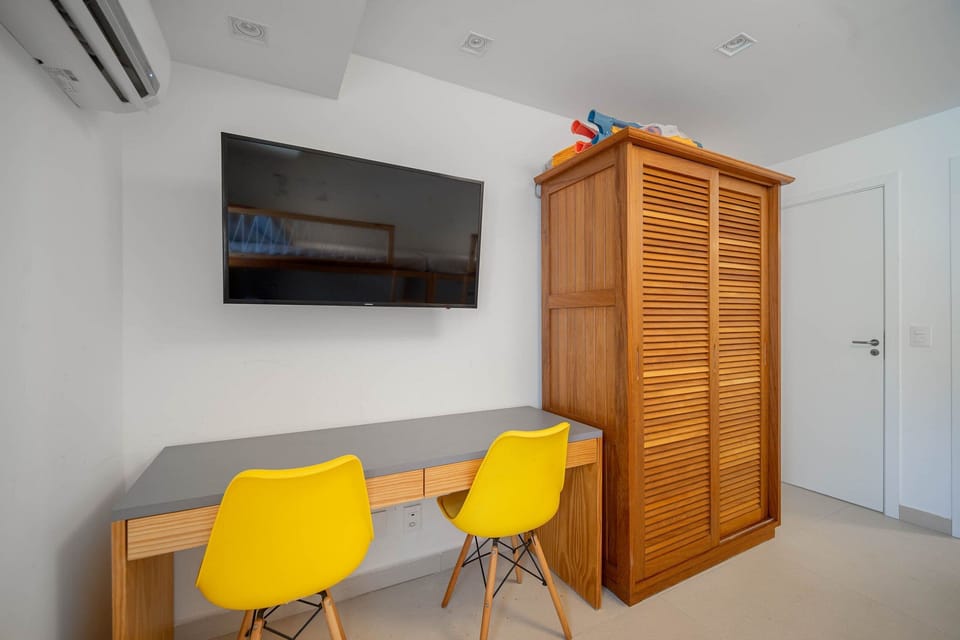 Photo of the whole room,Bedroom
