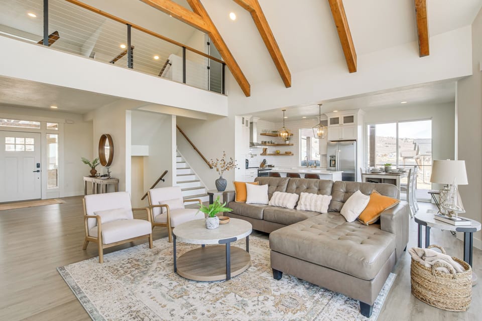 Living Room | Free WiFi | Smart TV | Central A/C | Fireplace | 1st Floor