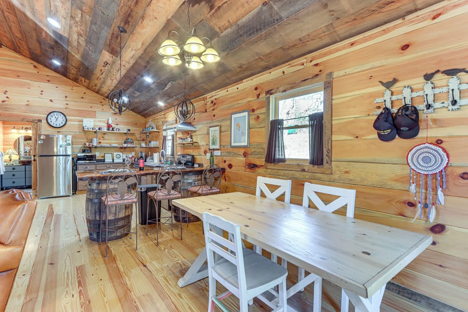Dining Area | Dishware & Flatware | Central A/C & Heat