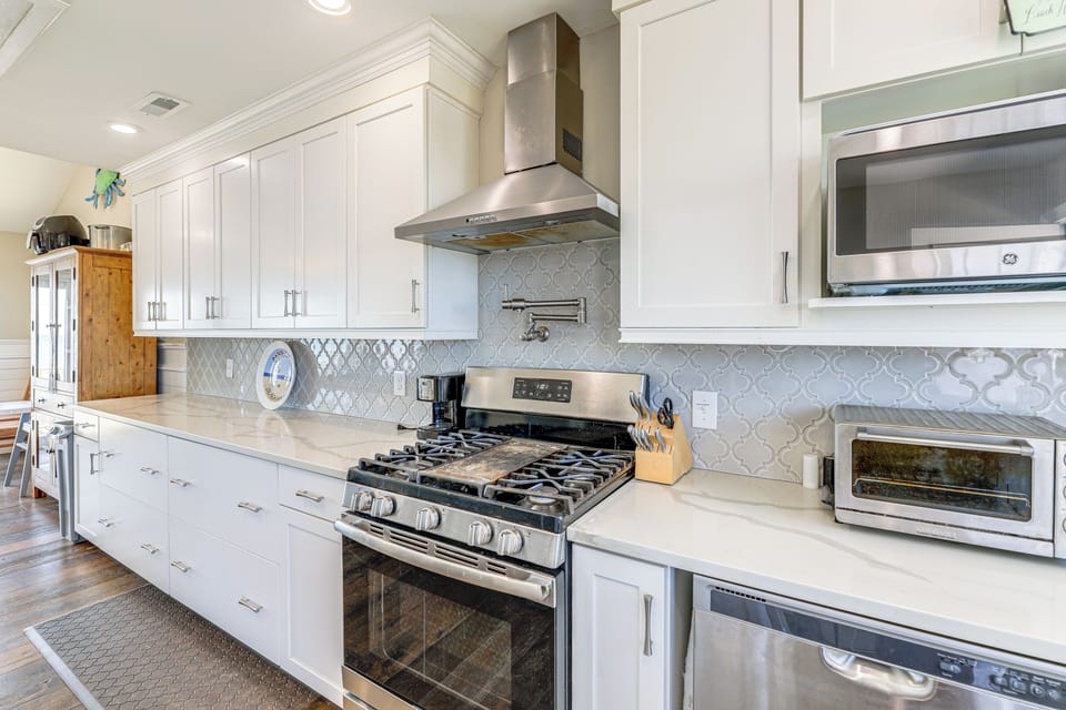 Kitchen | Drip & Keurig Coffee Makers | Toaster Oven | 2nd Floor