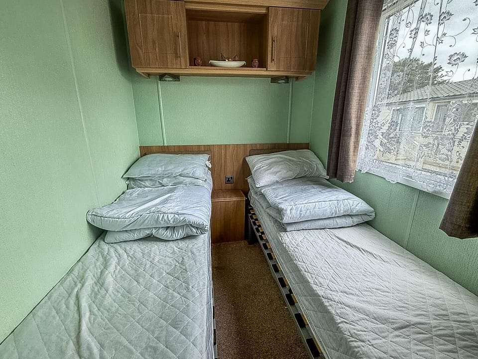 Stay just a short drive from Skegness at this modern caravan