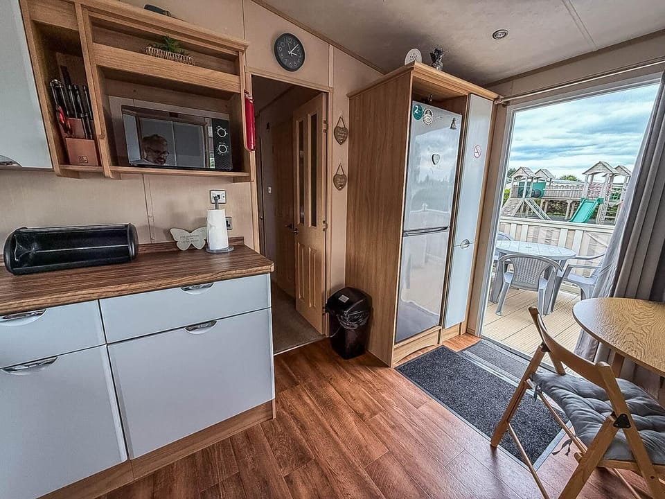 Bright and modern caravan with all the facilities you need