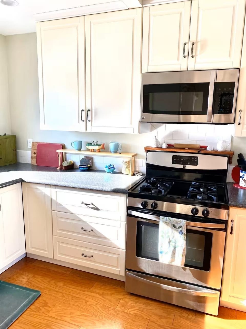 Fully equipped kitchen with coffee maker, pans, utensils, toaster etc.