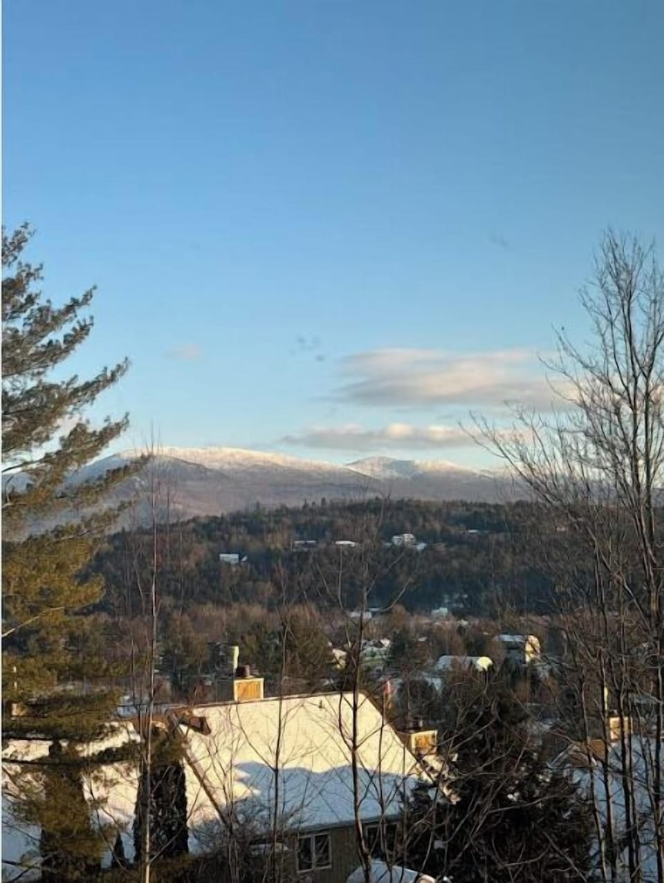 Stylish 2-BR Condo w/Gas Fireplace, Shared Hot Tub (5283)