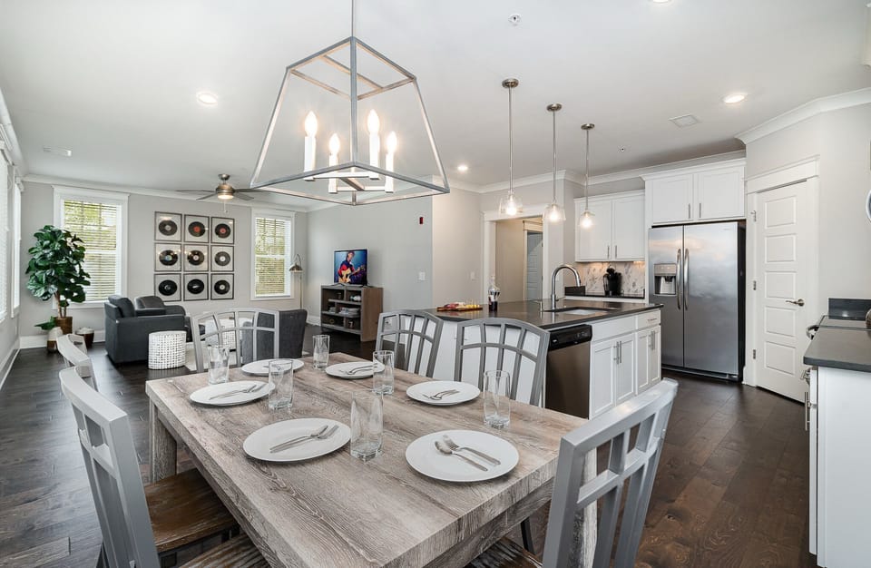 Dining area with seating for 6 guests.