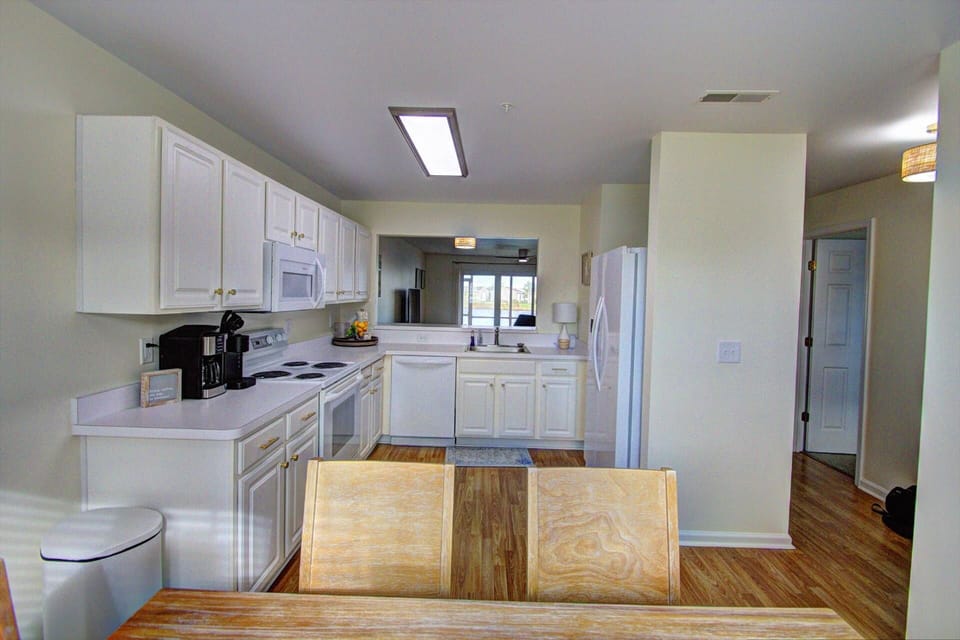 Kitchen with seating for 4