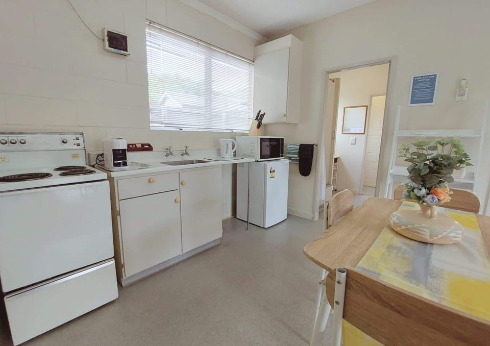 Kitchen/Dining Area