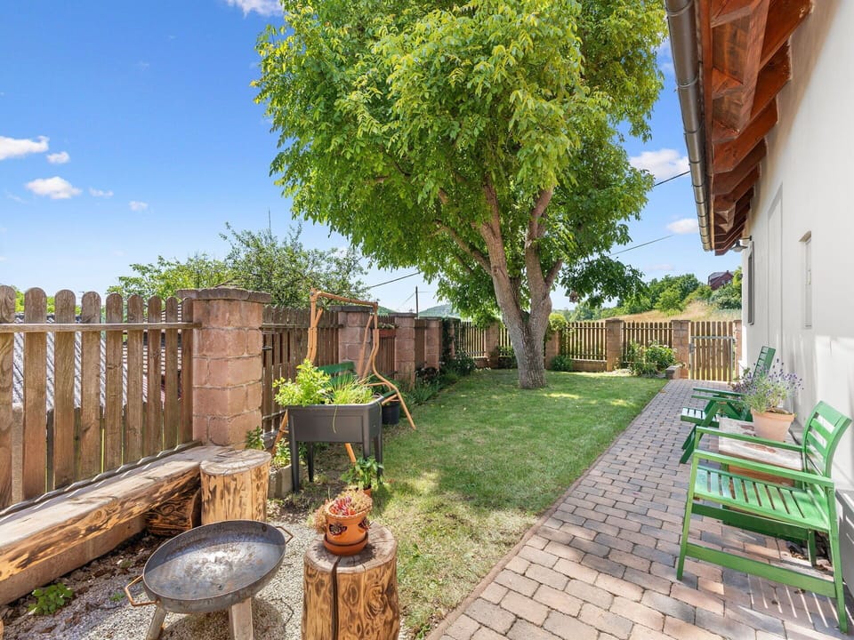 Garden, Spring, Shade, Fence, Outdoor Furniture, Backyard, Yard, Wood Stain, Landscaping, Lawn