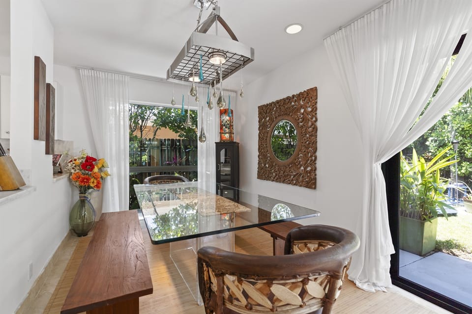 Intimate Dining with Tasteful Decor!