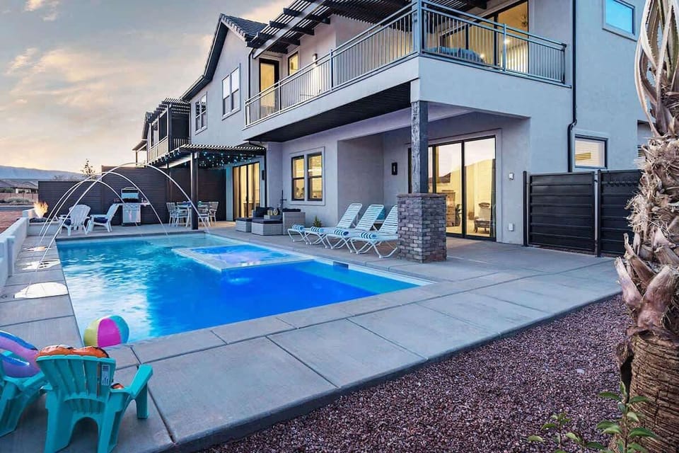 #52 - Gorgeous private pool and hot tub with fun waterfalls