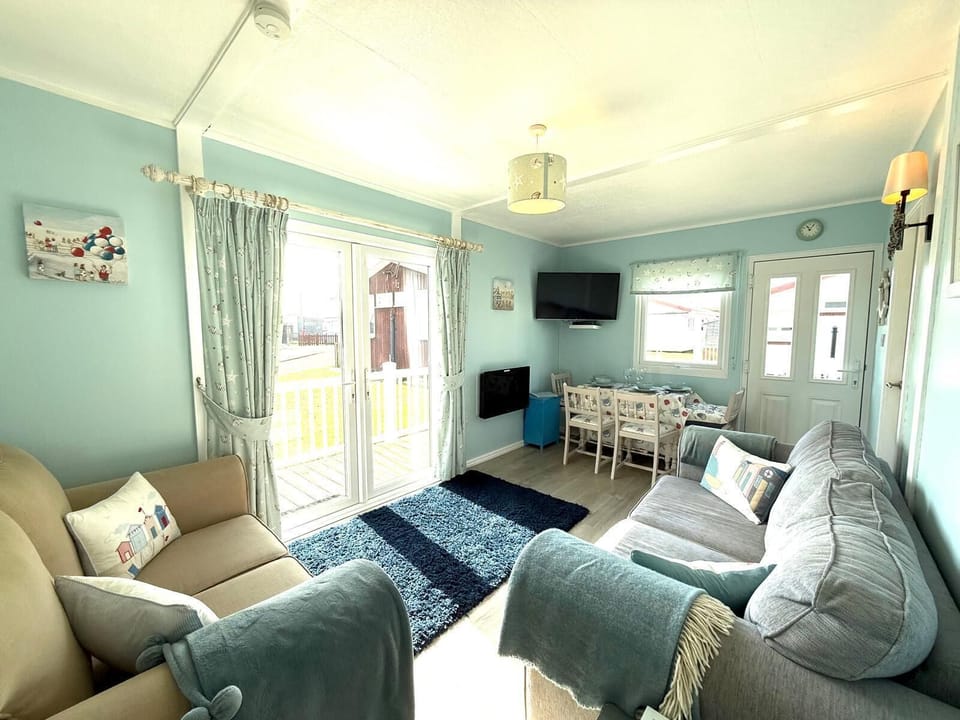 Living Room / Lounge