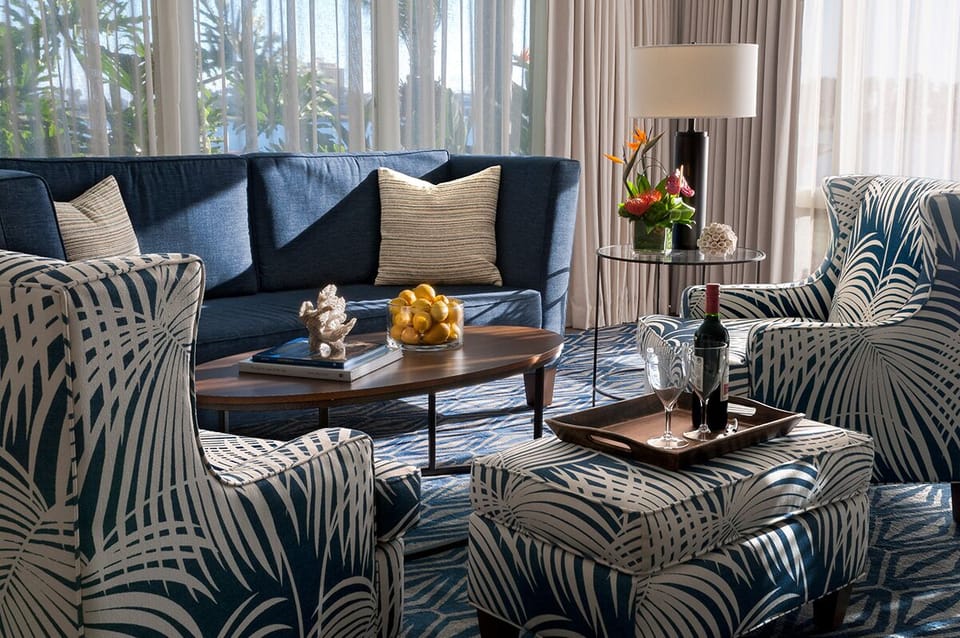 Stretch out on plush seating and savor a quiet nightcap.