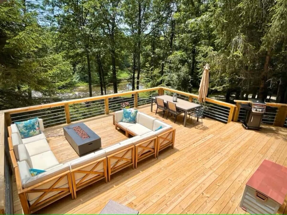 Deck
