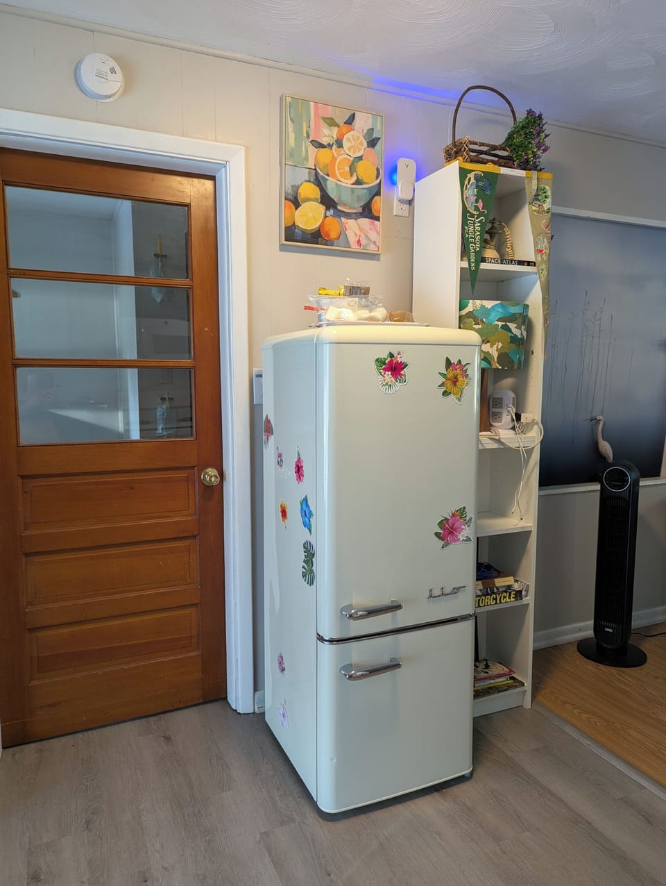 7.5 cubic foot retro fridge 