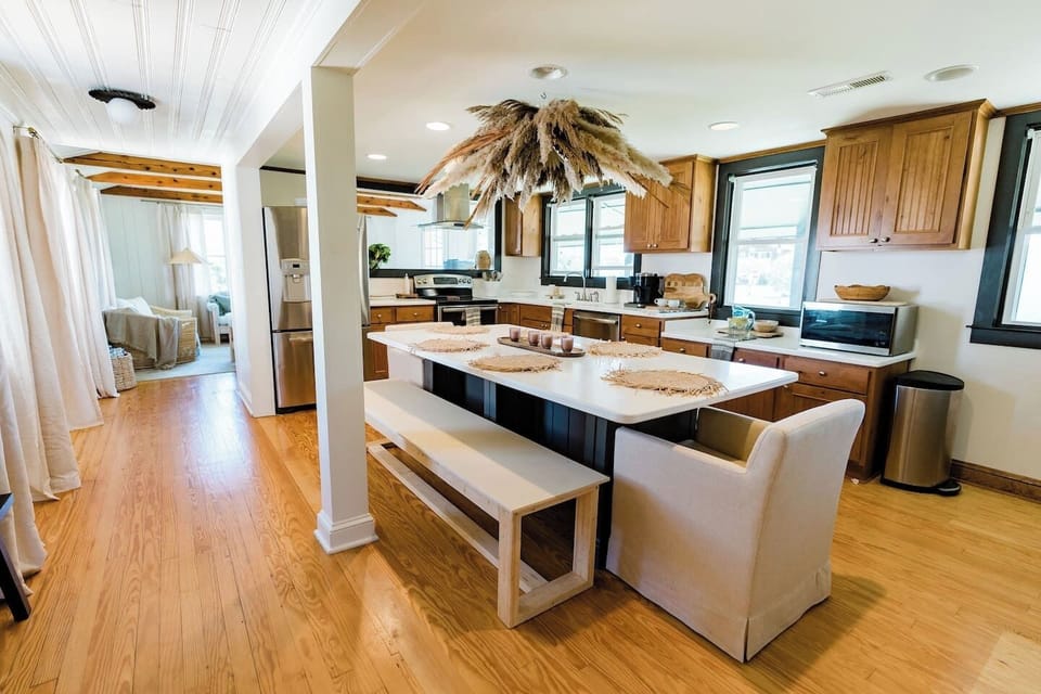 spacious table great for large groups 