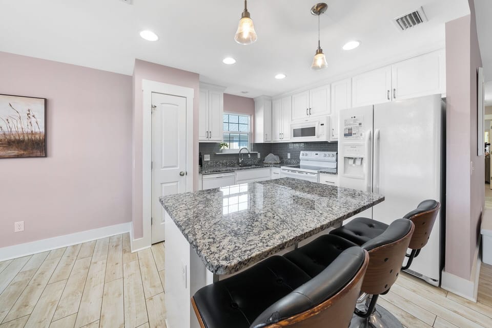 Lakeside Dream | High-Top Dining Area | Seats 3