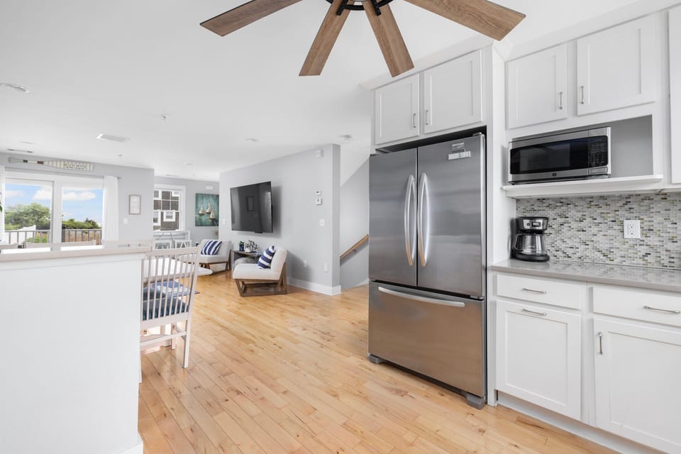Fully equipped kitchen with blender, toaster, microwave, & refrigerator/freezer