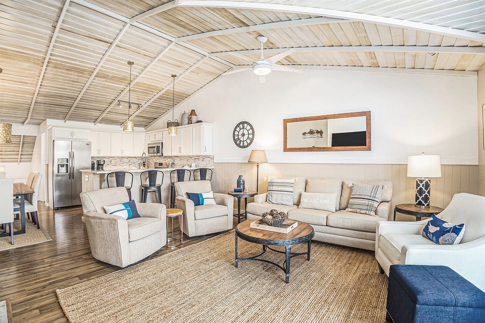 Spacious great room for gathering with your group