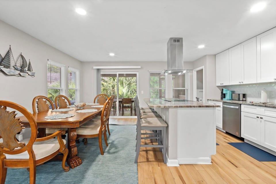 Dining Room, Kitchen