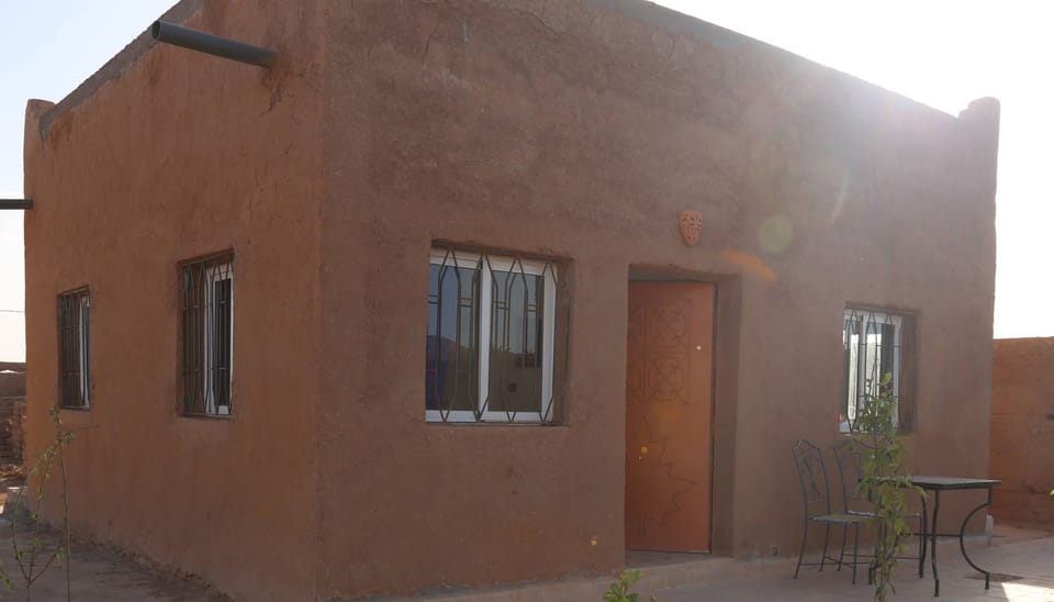 Exterior Studio with Breakfast nook