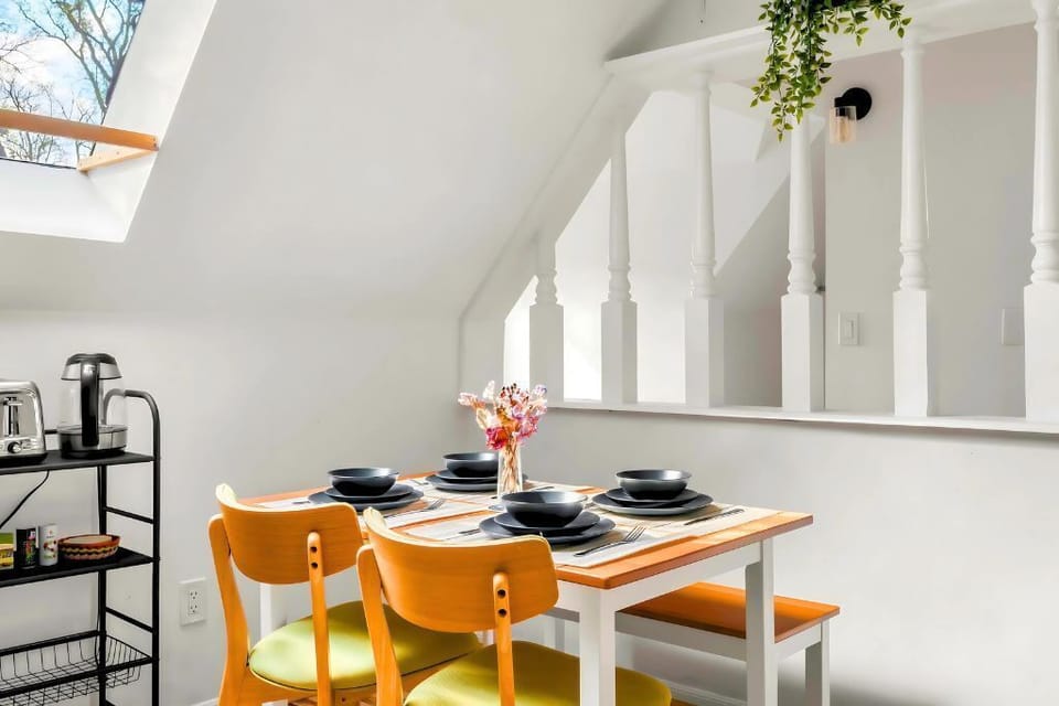 Enjoy meals in this bright and airy dining area! 