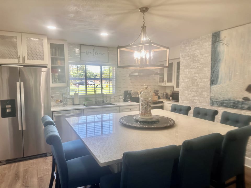 Plenty of space for family dining or game board play area.Chef