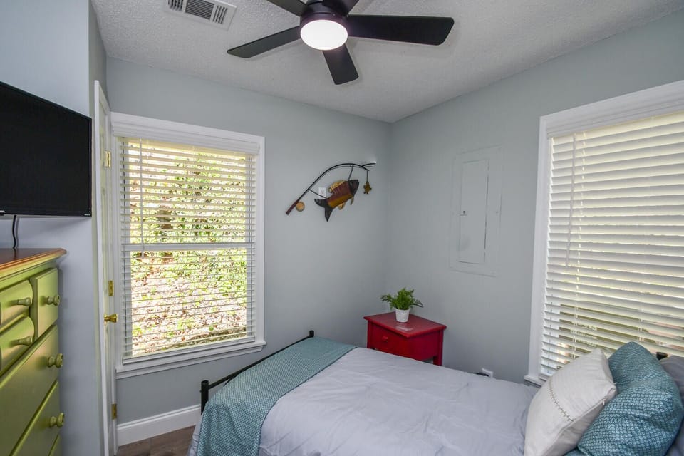 bedroom 3 - twin bed