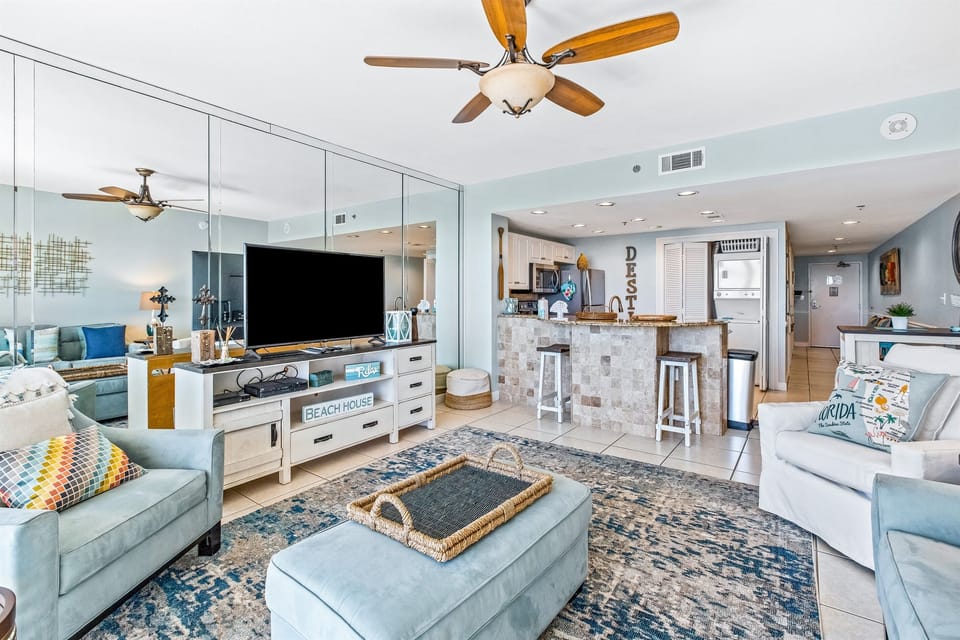 Spacious living room