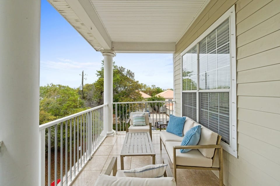 Lounge comfortably on the private balcony, your peaceful perch above the palms with room for everyone to unwind..